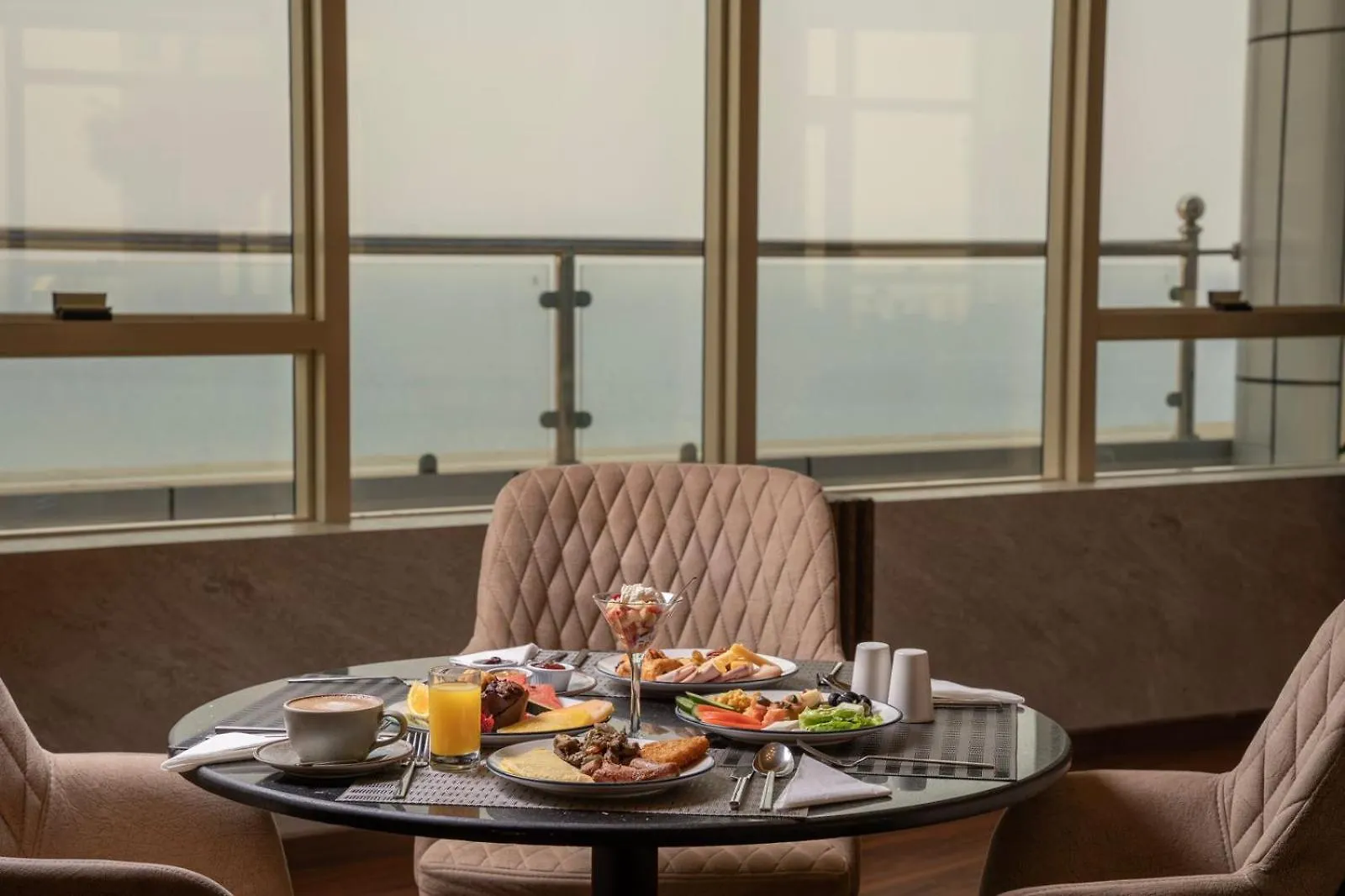 Seafront Luxury Suites Jeddah Corniche